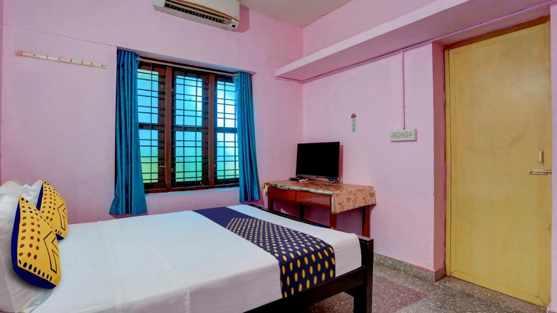Spot On 81059 Karthika Stays Kazhakuttam